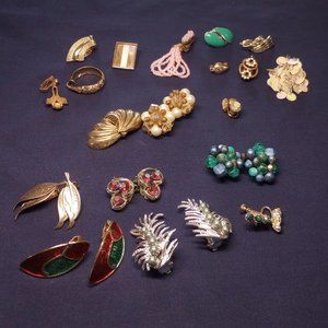 Estate Lot Vintage Jewelry 9 wearable pr Clip On Earrings, Sarah Cov, odd ones